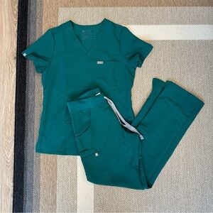 FIGS "Hunter Green" scrub set, XS Catarina top and XS Kade bottoms